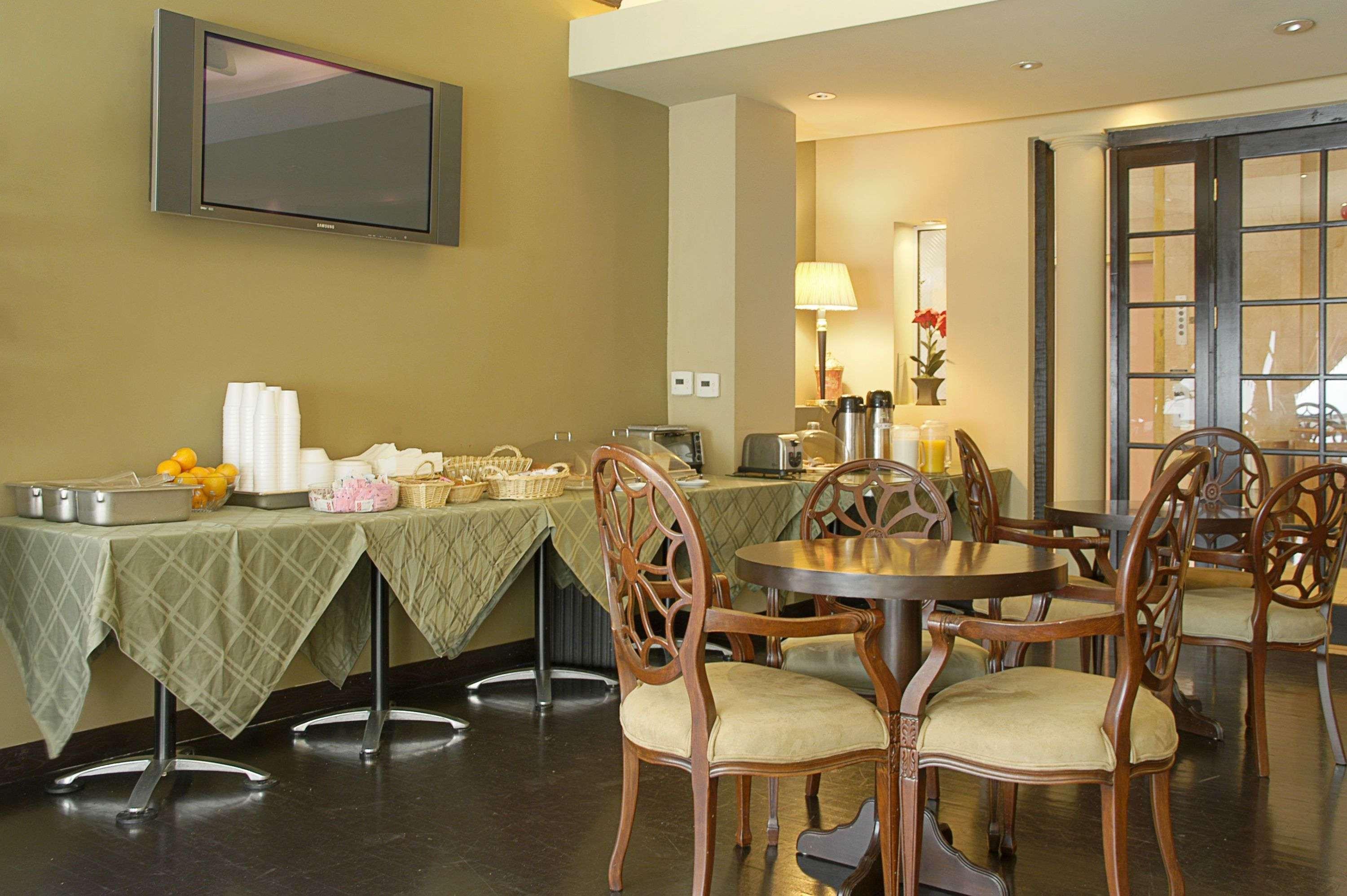Ramada By Wyndham Los Angeles/Wilshire Center Exterior photo